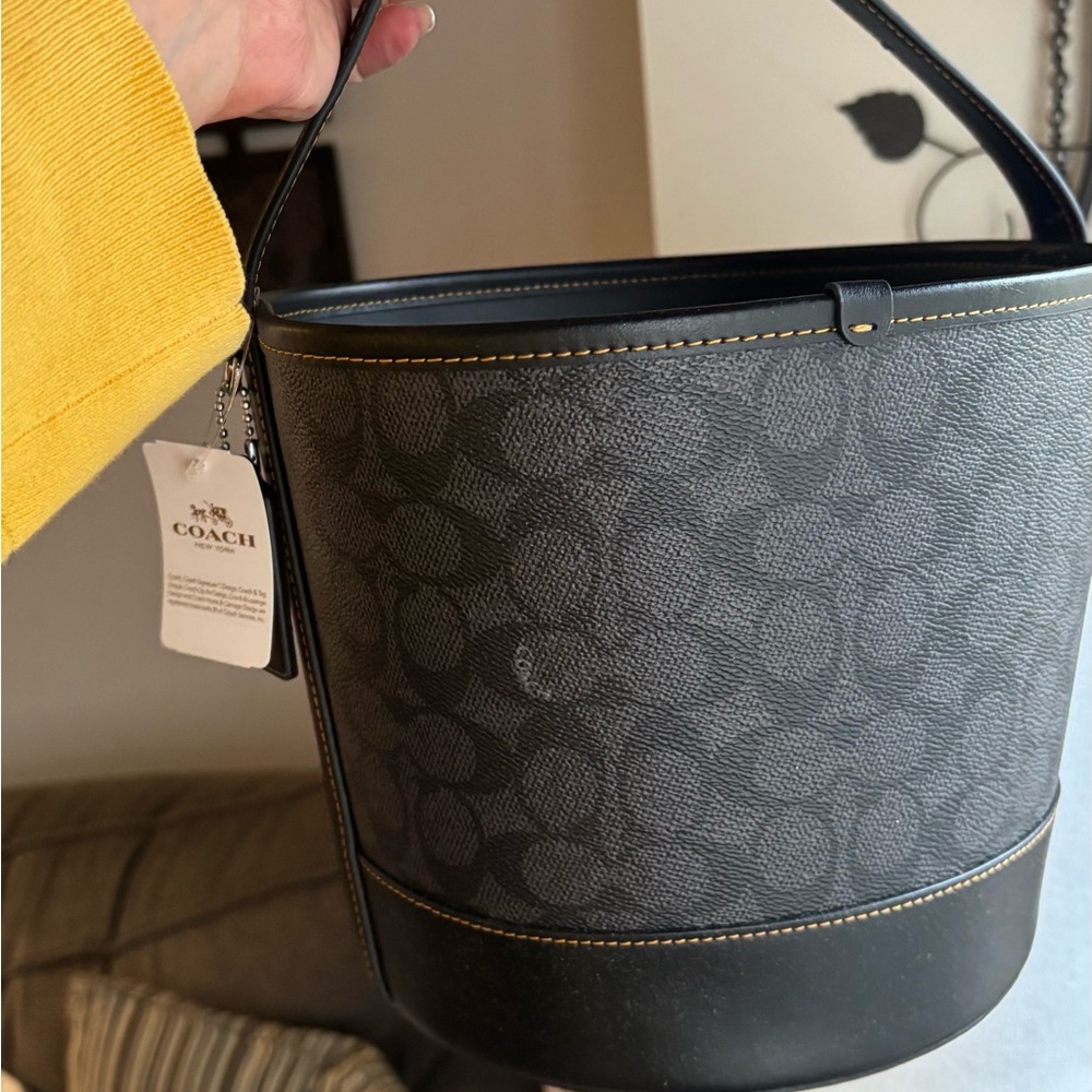 Authentic Coach Signature/Smooth leather w Celestial Cat Design bucket shoulder - Picture 5 of 15